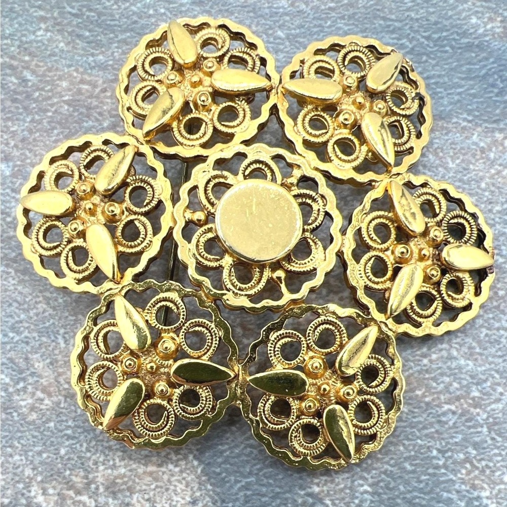 Vintage Florenza Filigree‎ Flower Brooch Pin Intricate Design Gold tone